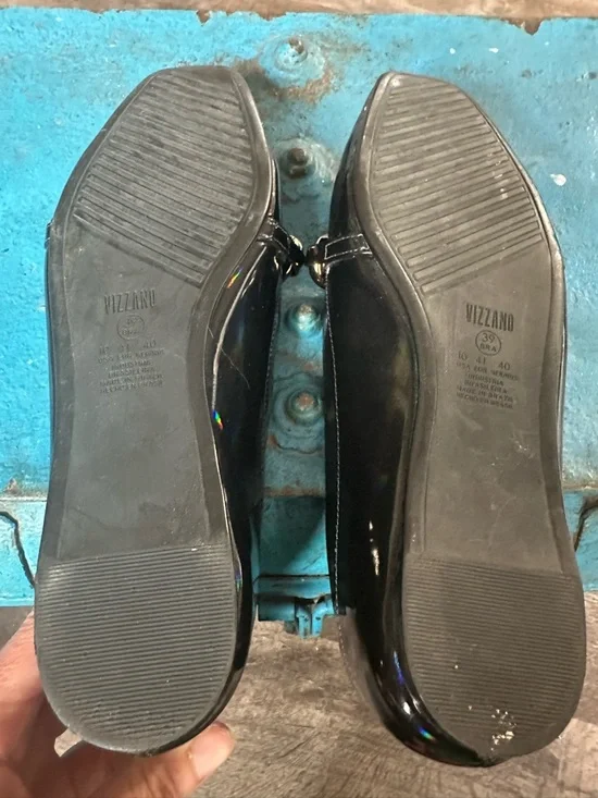 Vizzano Black Patent Loafers with Gold Chain Accent - Picture 5 of 6